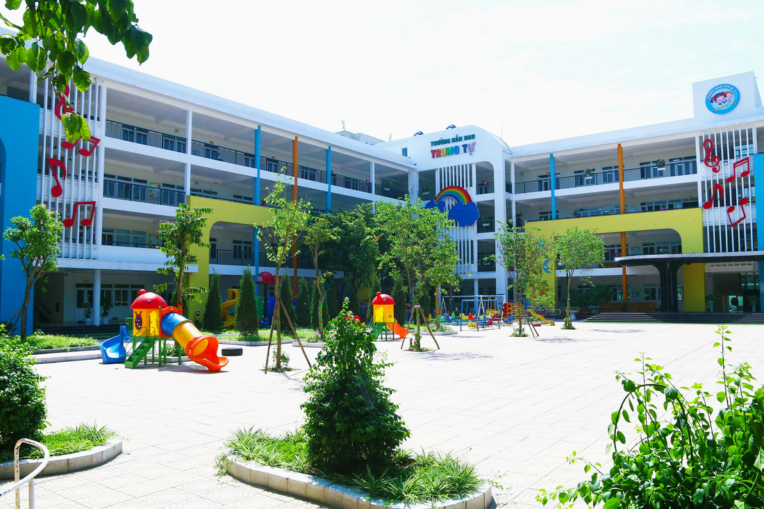 "Đổi tài khoản" thu học phí, một cổ đông lớn bất ngờ bị cảnh báo hình sự