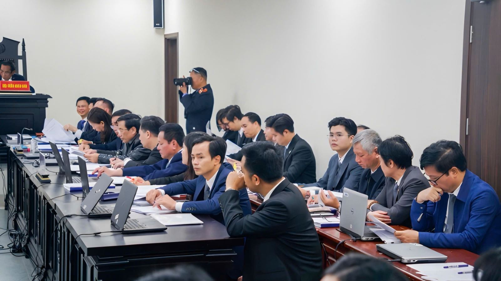 Những vụ án cổ cồn trắng và sự chuyển mình của nghề luật sư bào chữa hình sự
